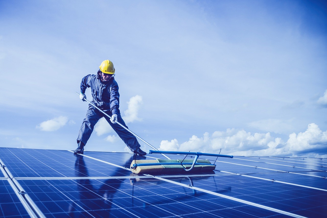 Cleaning Solar Panels: The Cost, Duration and How to Do It the Right Way